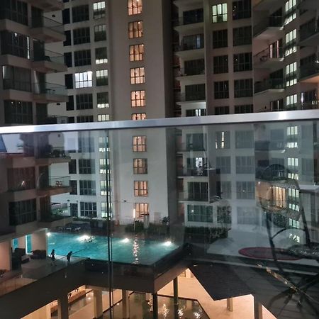 Hostel At Regalia Sky Pool Kuala Lumpur Exterior foto